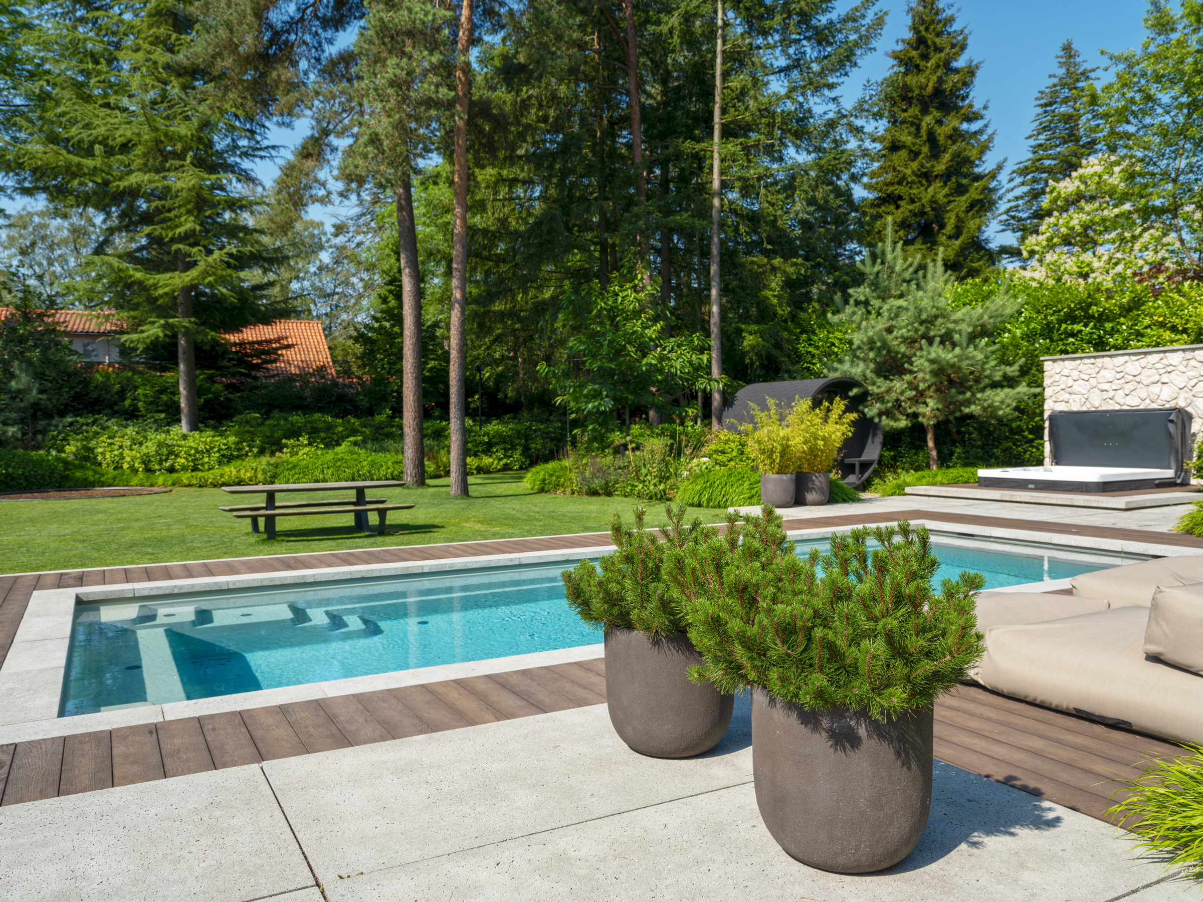 WAALRE-Compass-Pools22LR